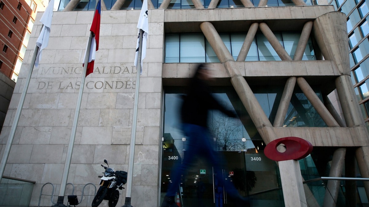 Evento bordea los $120 millones: Polémica en Las Condes por celebración del Día del Funcionario Municipal