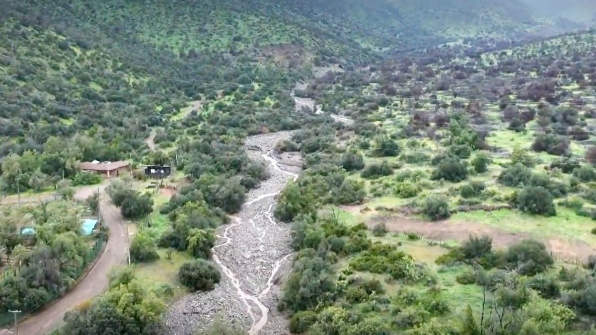 Dron de Meganoticias muestra la "zona cero" del aluvión que dejó graves daños en Las Condes