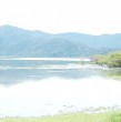 La laguna Aculeo ha experimentado un aumento significativo en su nivel de agua tras las lluvias del martes, que superaron los 101 milímetros, elevando el nivel en 50 centímetros. Sin embargo, existe preocupación por la presencia de lanchas y motos.