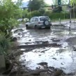 Un equipo de Meganoticias llegó hasta la intersección de Camino El Alba con Camino La Fuente, en el sector de San Carlos de Apoquindo, una de las zonas afectadas por el aluvión que se registró el jueves.