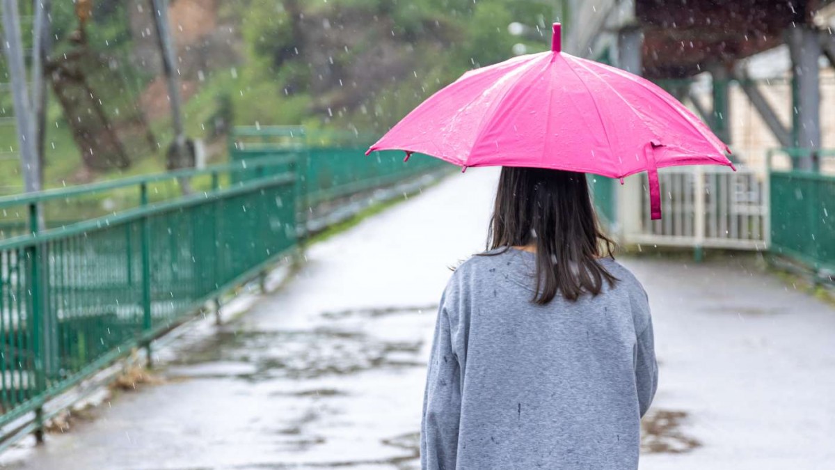 Meteorología emite aviso por precipitaciones "en corto período de tiempo" en sectores de cinco regiones del país
