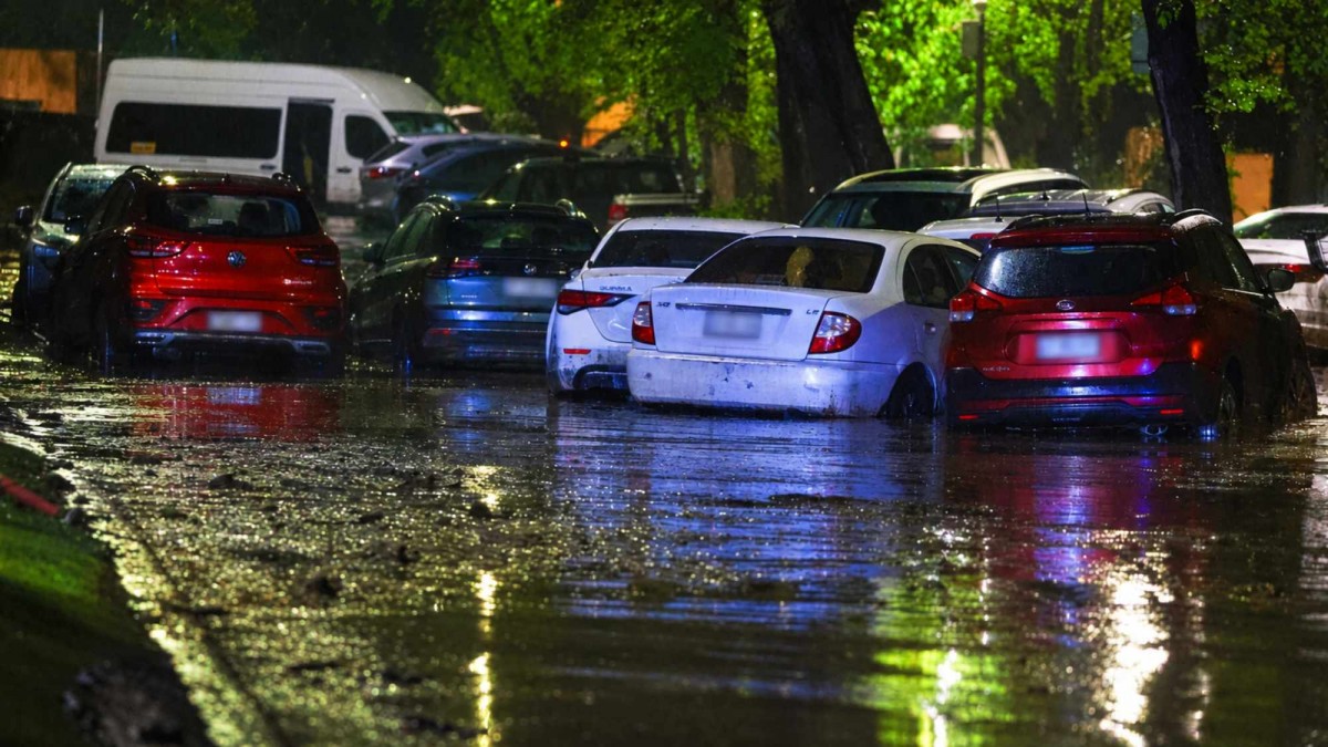 Aluvión en Las Condes: ¿Qué cubren los seguros en autos y viviendas tras el desastre y cómo reclamar?