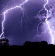 La Dirección Meteorológica de Chile (DMC) actualizó su aviso de tormentas eléctricas y emitió un segundo relativo al mismo fenómeno. Con esto, sectores de 10 regiones del país, incluida la totalidad de la RM, se verán afectados. ¡Detalles!