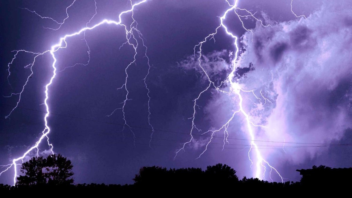 Incluye la totalidad de la RM: Meteorología actualiza y emite avisos de tormentas eléctricas en sectores de 10 regiones