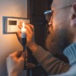 La compañía Enel anunció una serie de cortes de luz programados en sectores de 9 comunas de la Región Metropolitana para este lunes 12 y martes 13 de octubre. La medida responde a trabajos en la red eléctrica y podría extenderse por hasta ocho horas.