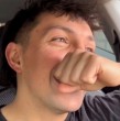 Un universitario que se hizo viral por una divertida frase mientras ayudaba a los afectados del aluvión en Las Condes usó sus redes sociales para dar una explicación y pedirle perdón a quienes se sintieron aludidos.