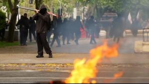 Con 17 detenidos terminó marcha conmemorativa del 'Encuentro de dos Mundos' por el centro de Santiago