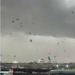 La Dirección Meteorológica de Chile (DMC) confirmó que el fenómeno que afectó a la comuna de Estación Central la tarde de este martes corresponde a un tornado. Detalles en la siguiente nota.