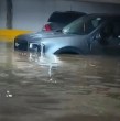 Las lluvias en Santiago provocaron inundaciones en estacionamientos subterráneos de Ñuñoa, cerca del Metro Ñuble, mientras que en Providencia un edificio registró una importante acumulación de granizo en su interior.