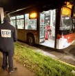 Un hombre de 36 años murió tras recibir múltiples disparos en Macul. La víctima llegó al Hospital Luis Tisné en un bus RED y la investigación apunta a posibles rencillas anteriores. Revisa los antecedentes del caso.