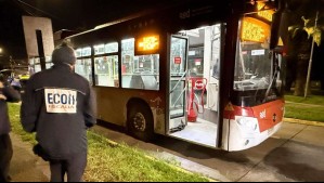 Hombre muere tras ser baleado en Macul: Acompañantes de la víctima amenazaron a chofer de bus RED para llevarlo al hospital