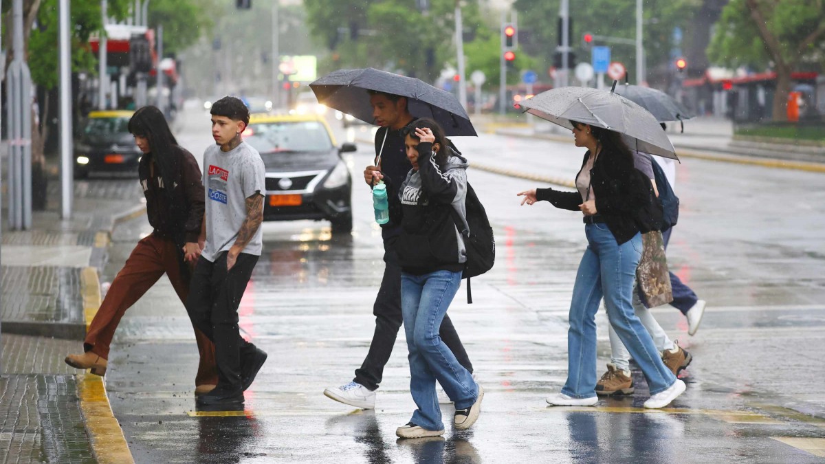 Lluvia y tormentas eléctricas en Santiago para hoy: ¿A qué hora comenzarían los chubascos este martes?