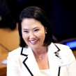 Keiko Fujimori anunció nuevas reglas para los colegios de Perú que incluyen restricciones a celulares y apariencia personal, además del regreso de las expulsiones por faltas graves.