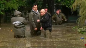 'Hasta la cintura': Inundación en sector de Ñuñoa dejó a residentes aislados por intensas precipitaciones