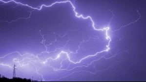 Emiten aviso por probables tormentas eléctricas para el miércoles en tres regiones de Chile
