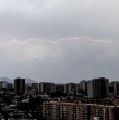 El Servicio Nacional de Prevención y Respuesta ante Desastres (Senapred) informó que se declaró Alerta Roja para la Región Metropolitana por un evento de tormentas eléctricas.