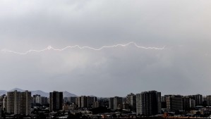 Declaran Alerta Roja en la Región Metropolitana por evento de tormentas eléctricas
