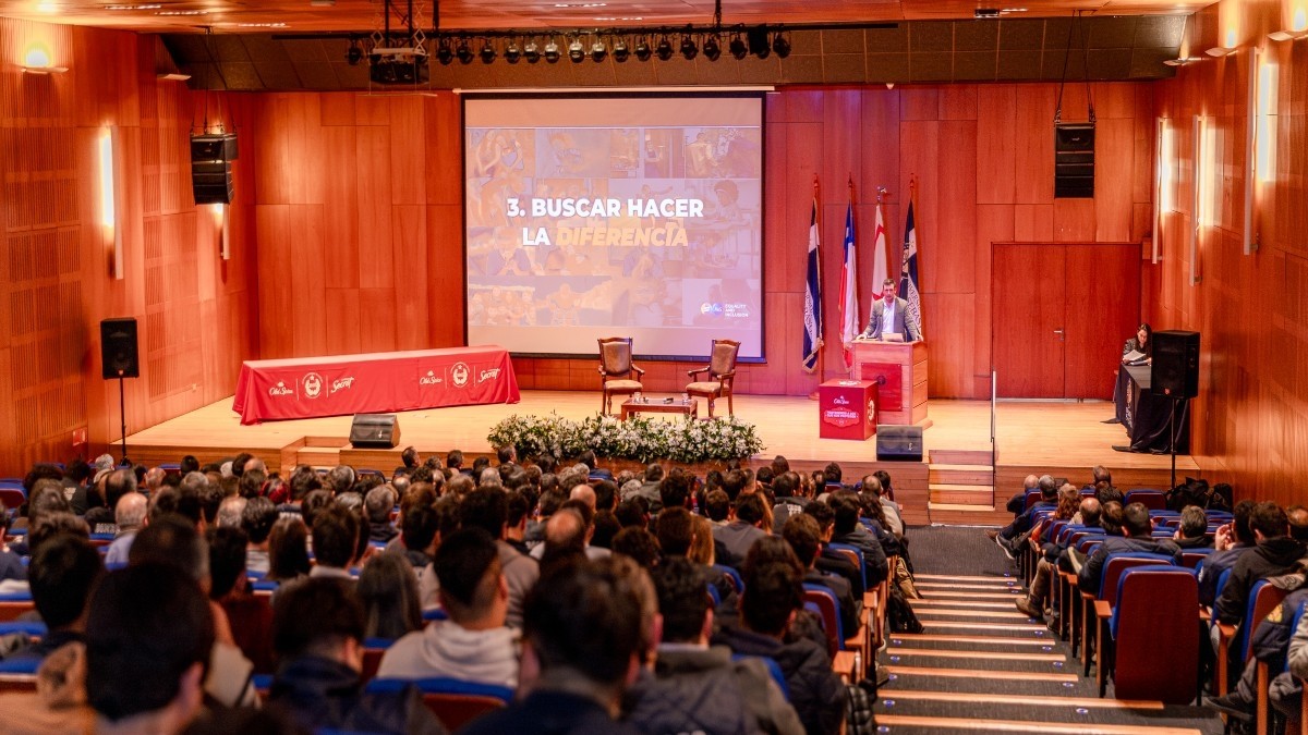 Old Spice y Secret realizan charla junto al Cuerpo de Bomberos de Santiago para impulsar la equidad y la inclusión
