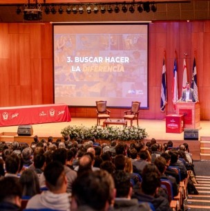 Old Spice y Secret realizan charla junto al Cuerpo de Bomberos de Santiago para impulsar la equidad y la inclusión