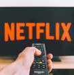 Netflix despedirá a cerca de 1.000 trabajadores, equivalentes al 6% de su plantilla. La medida afectará principalmente a las áreas de producto, tecnología, asuntos legales y recursos humanos, según un comunicado interno de la empresa.