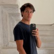 Fotos, una canción y un detalle en La Moneda: los indicios que dejaron pocas dudas sobre la nueva relación de Máximo Bolocco. Ella, diseñadora y empresaria, respondió sobre su presente, y esto dijo. Conoce los detalles.