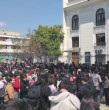 Estudiantes de la Universidad Diego Portales iniciaron un paro y denunciaron las condiciones de algunas facultades tras las lluvias. También cuestionaron la continuidad de clases y evaluaciones pese a la votación.