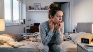 Cansancio constante y problemas para dormir: por qué no deberías normalizar estas señales de tu cuerpo