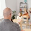 Enseñar en Estados Unidos permite acceder a sueldos de hasta 70 mil USD al año, casi $69 millones. Revisa los salarios líquidos, costo de vida y requisitos para postular.