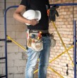 La Tarjeta Banco de Materiales del Minvu entrega subsidios de hasta 40 UF para reparar techumbres, baños, pisos y cierres perimetrales. Revisa los montos, requisitos y fechas de postulación al beneficio.