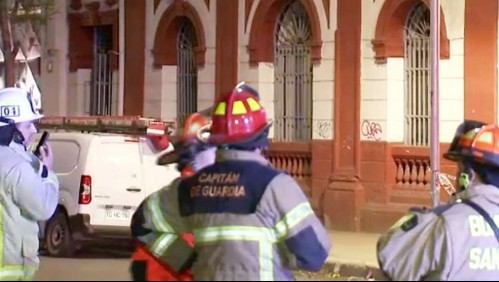 Bomberos en terreno.