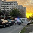 Un hombre armado permanece parapetado en una vivienda de Macul, lo que motivó un operativo del Gope de Carabineros. El procedimiento se inició tras una presunta denuncia por violencia intrafamiliar y mantiene suspendido el tránsito en avenida Quilín.