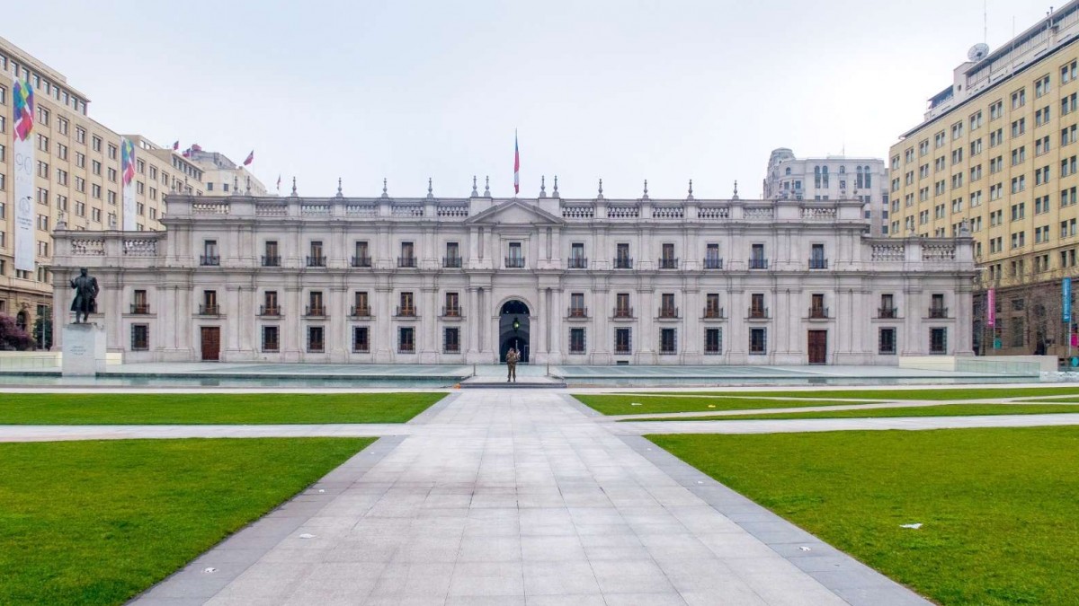 Gobierno asegura recursos para servicios religiosos en La Moneda en medio de recortes presupuestarios