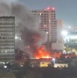Un incendio estructural con peligro de propagación se registra la madrugada de este viernes en algunas viviendas de la comuna de Cerrillos, Región Metropolitana.
