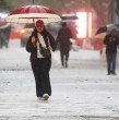 Santiago podría tener cinco días seguidos de lluvia, con precipitaciones desde el domingo y posibles tormentas eléctricas, granizo e inundaciones. Revisa cuándo podría llover con mayor intensidad.