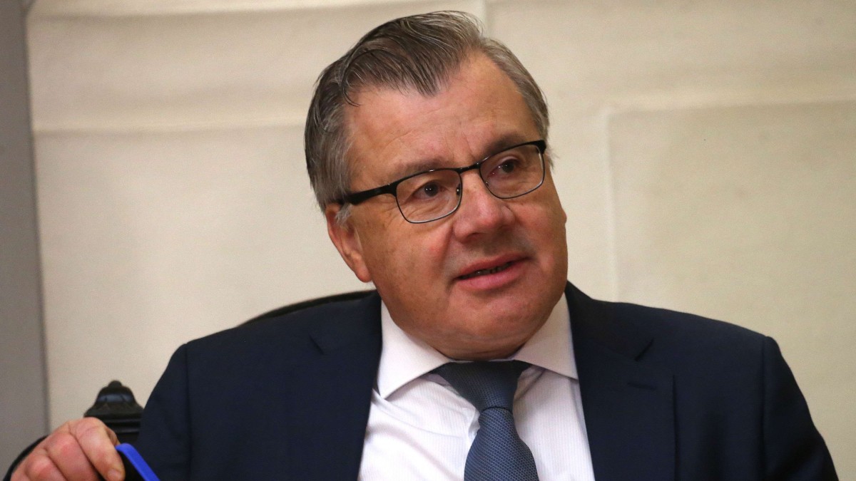 "Fue una estrategia muy arriesgada": Exsuperintendente de Pensiones apunta a las AFP por pérdidas del Fondo E