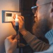 La compañía Enel anunció una serie de cortes de luz programados en sectores de cuatro comunas de la Región Metropolitana para este domingo 18 de octubre. La medida responde a trabajos en la red eléctrica y se extenderá por hasta seis horas.