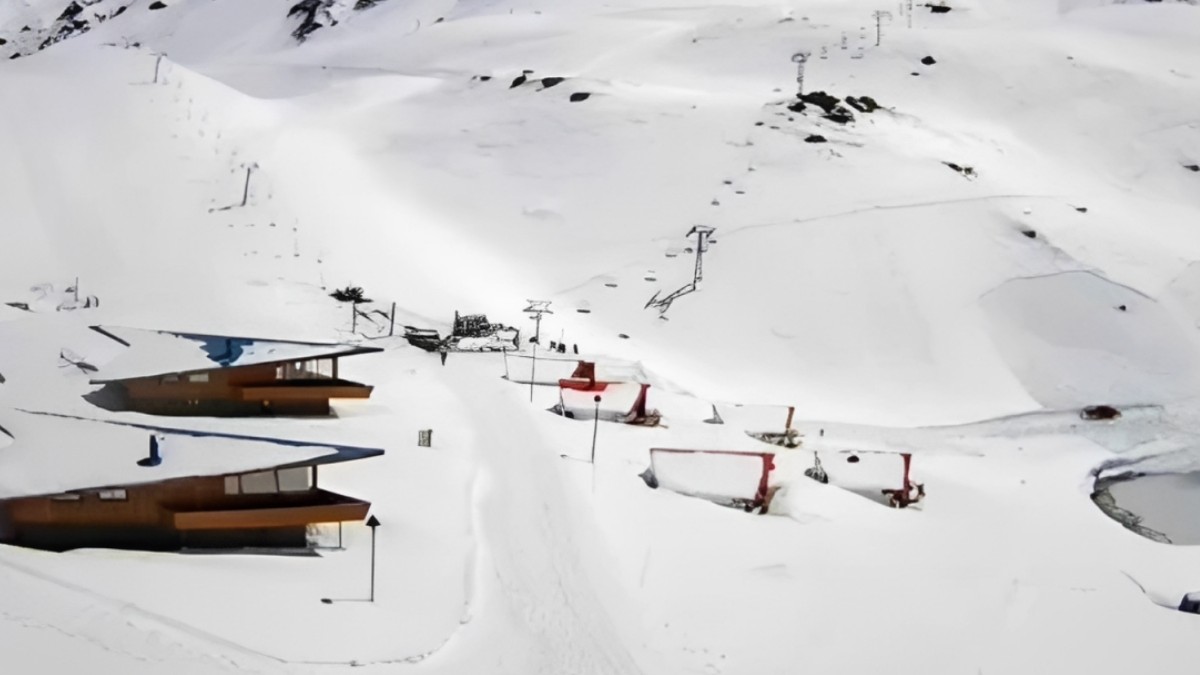 Avalancha en Laguna del Inca: Senapred reporta número indeterminado de personas atrapadas