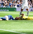 El arquero argentino Emiliano Dibu Martínez, víctima de un golpe el sábado durante el partido contra el Everton, fue operado de una fractura de la mandíbula, anunció este domingo su club, el Chelsea, y estará de baja varias semanas.