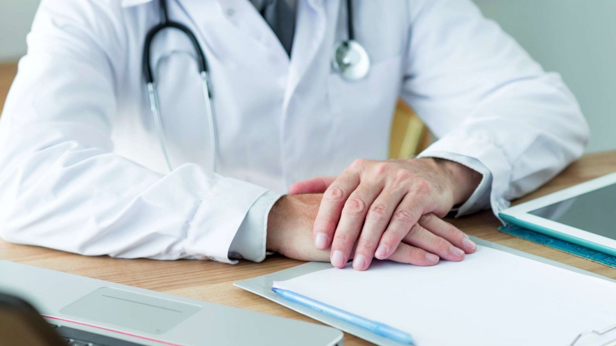 Prisión preventiva para médicos acusados de emitir 20 mil licencias falsas: Habrían provocado perjuicio fiscal de $11 mil millones