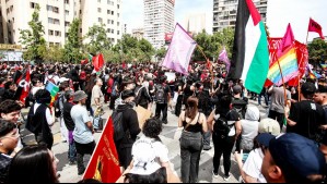 Aniversario del estallido social: Carabineros informa de 29 detenidos y casi 3 mil manifestantes en marcha por la Alameda