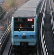 Metro cerró tres estaciones de la Línea 1 en el centro de Santiago por disturbios en el exterior. El tren subterráneo usó sus redes sociales para informar a los usuarios de esta medida.