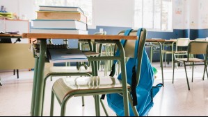 Ministro Alvarado anuncia suspensión de clases para el martes en 10 comunas de la Región Metropolitana