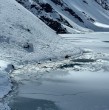Un testigo que se encontraba en el mirador de la Laguna del Inca, en las cercanías del Centro de Ski Portillo, relató los momentos en que presenció la avalancha que arrastró a siete montañistas hacia el interior de la laguna.