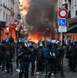 Francia enfrenta una ola de disturbios y saqueos que dejó casi 2.400 detenidos, cerca de 1.000 policías heridos y cientos de comercios afectados. Emmanuel Macron condenó la violencia y advirtió que los responsables pagarán.
