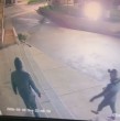 Cinco personas, entre ellas un adolescente de 16 años, fueron detenidas tras un robo en una empresa de Maipú. Huyeron hasta Pudahuel, donde Carabineros interceptó el furgón con encargo vigente por robo.