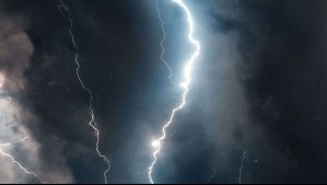Meteorología actualiza 'aviso' por 'probables tormentas eléctricas' en sectores de tres regiones del país