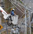 Ante el pronóstico de precipitaciones y tormentas eléctricas en la Región Metropolitana, Enel y CGE reforzaron sus equipos en terreno para responder a cortes de luz.