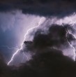La Dirección Meteorológica de Chile emitió una alerta por la probabilidad de tormentas eléctricas en sectores de la zona central. El fenómeno se extendería desde la madrugada hasta la noche de este martes 20 de octubre.