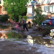 Las autoridades llamaron a evacuar las viviendas más afectadas por el aluvión en San Carlos de Apoquindo antes de las 10:00 horas de este martes. También habrá restricciones vehiculares y evacuaciones en otras tres comunas.