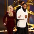 Christina Applegate reveló que no tiene esclerosis múltiple, enfermedad que le diagnosticaron en 2021. La actriz contó que sus síntomas persisten, que su salud ha empeorado y que deberá someterse a nuevas evaluaciones para descubrir qué ocurre.